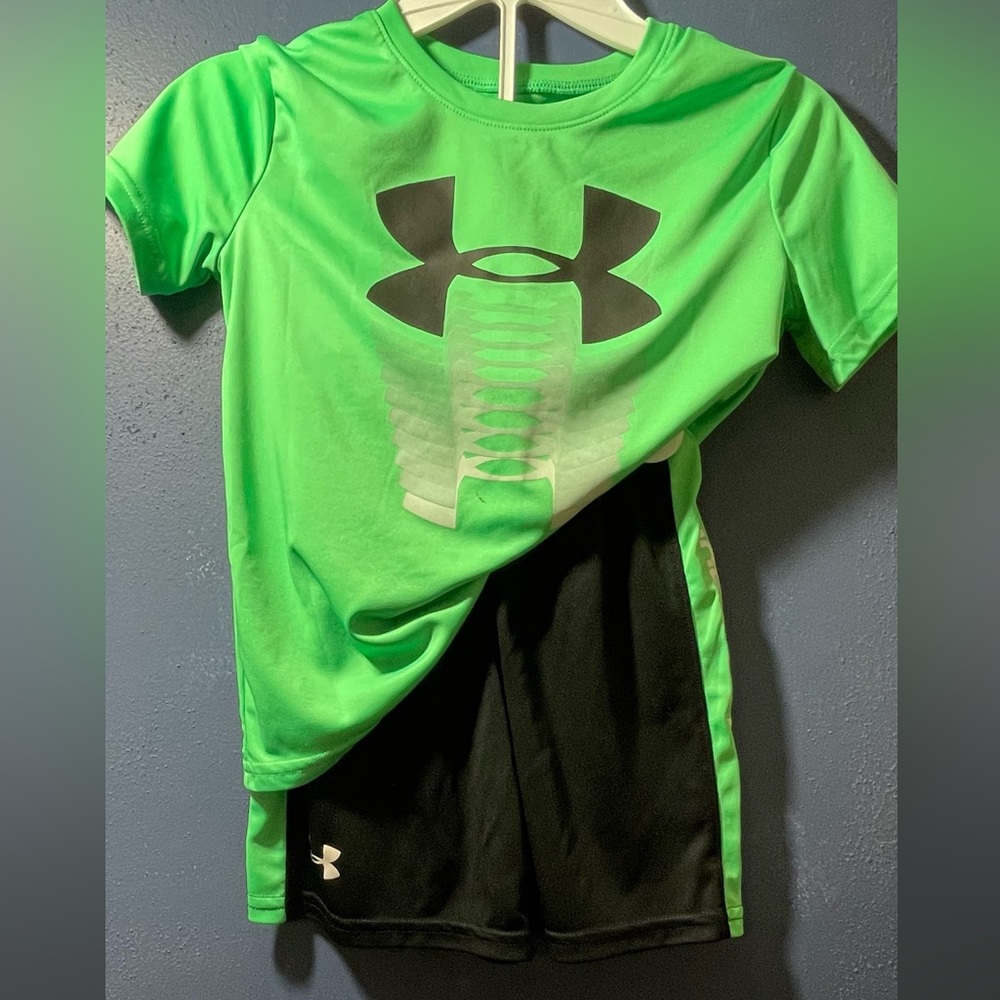 Little Boys Size 5 Under Armour Shorts Set